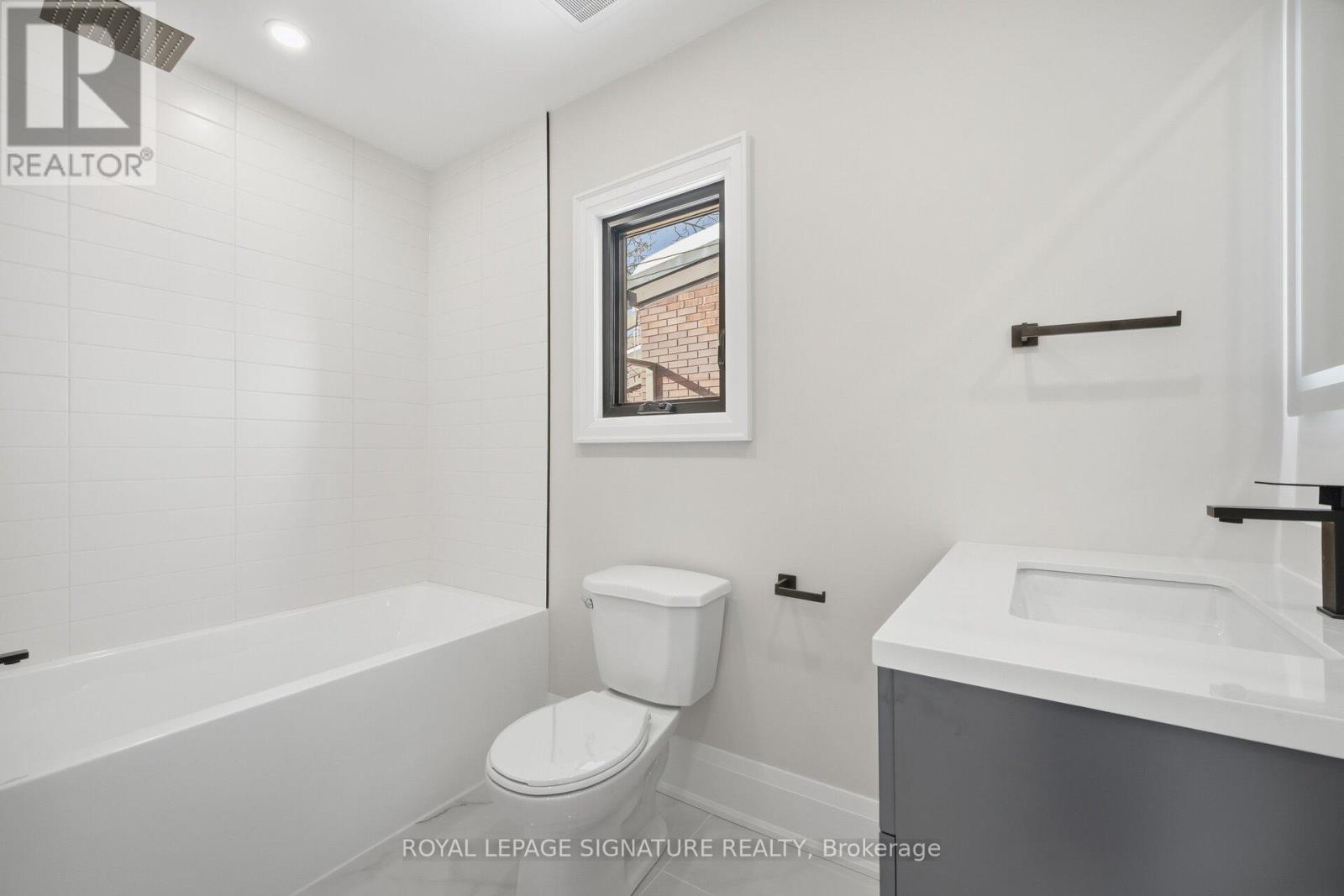 241 Maria Street, Toronto, Ontario  M6P 1W6 - Photo 13 - W12764272