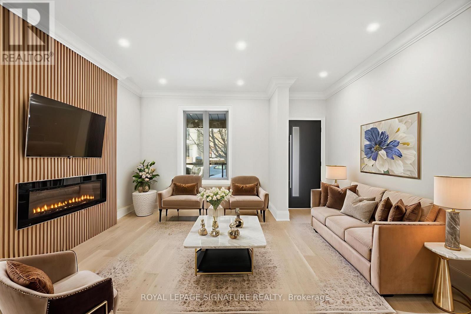 241 Maria Street, Toronto, Ontario  M6P 1W6 - Photo 4 - W12764272