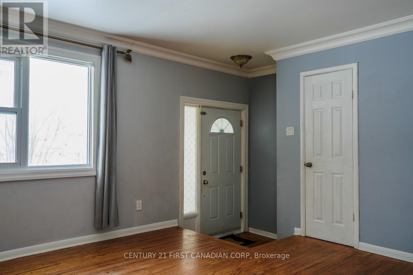 12 Mendip Crescent, London South, Ontario  N6E 1H1 - Photo 2 - X12751502