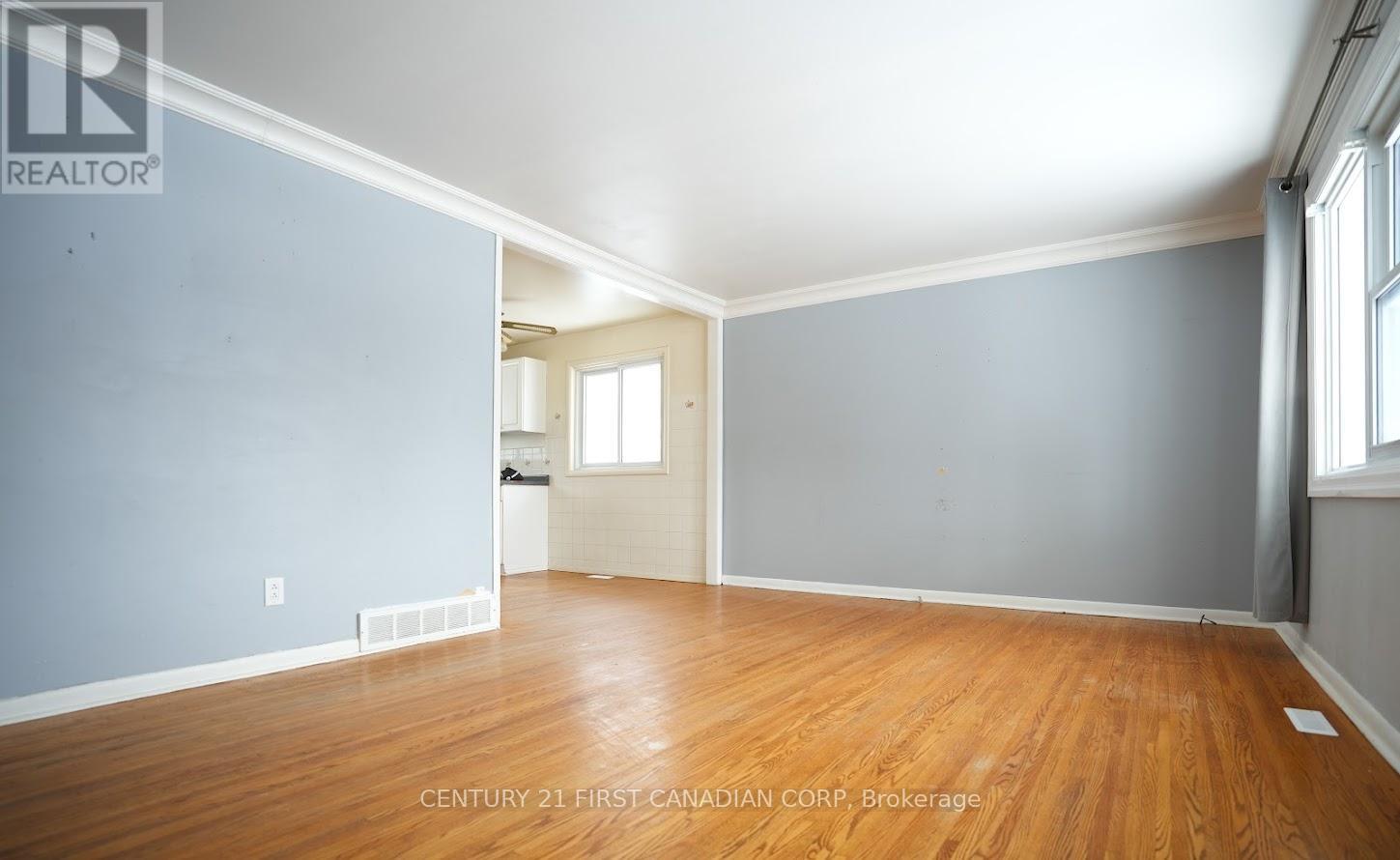 12 Mendip Crescent, London South, Ontario  N6E 1H1 - Photo 3 - X12751502