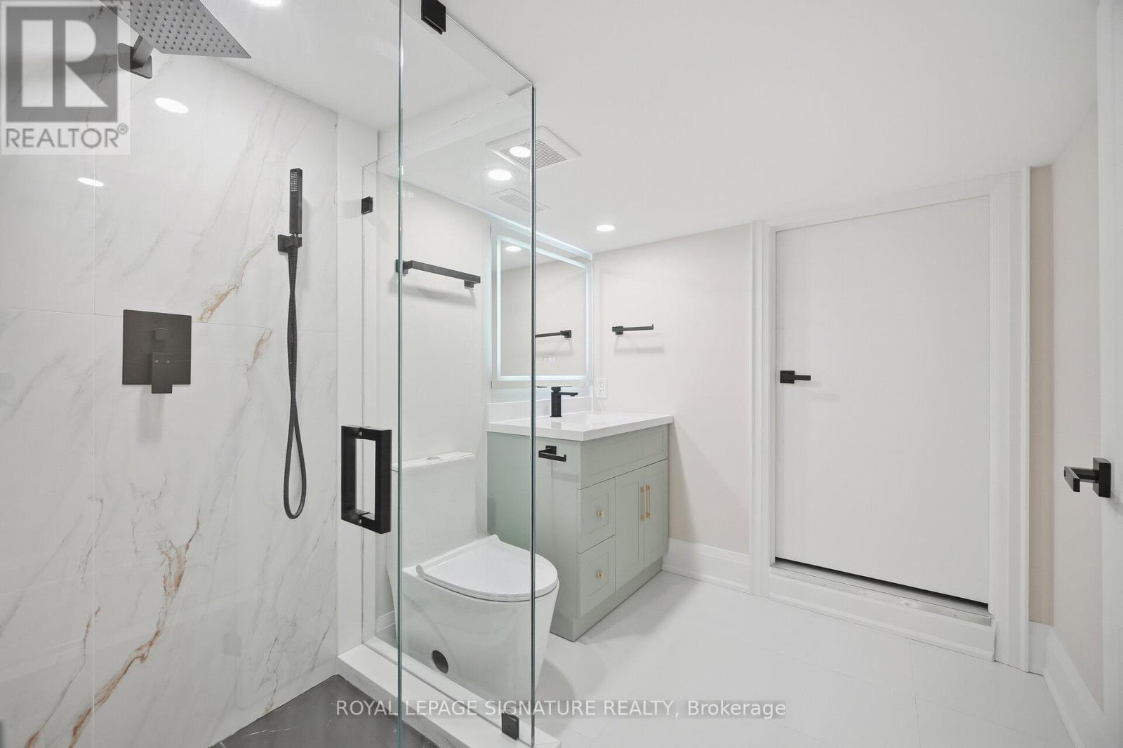 241 Maria Street, Toronto, Ontario  M6P 1W6 - Photo 26 - W12764272