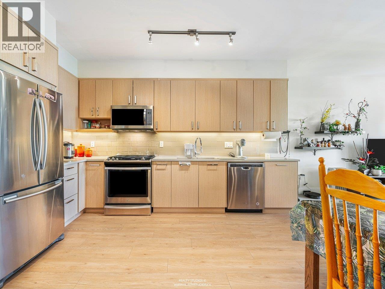 Ph-08 1306 Fifth Avenue, New Westminster, British Columbia  V3M 0K5 - Photo 3 - R3087463