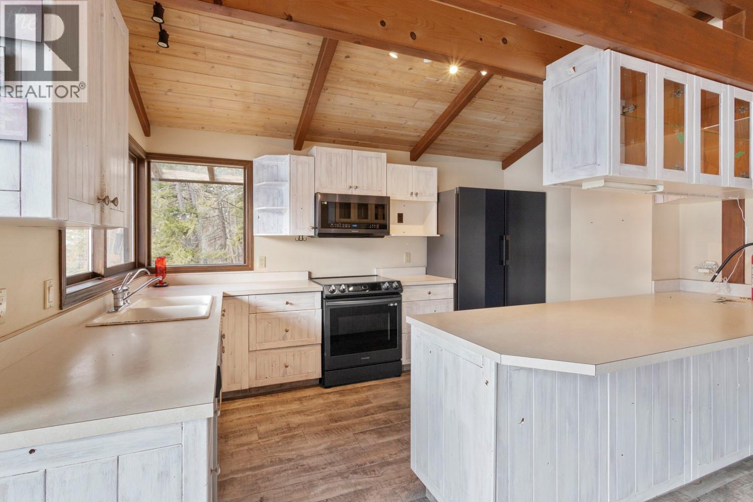 9873 3a Highway, Kuskanook, British Columbia V0B 2C0 - Photo 8 - 10373937