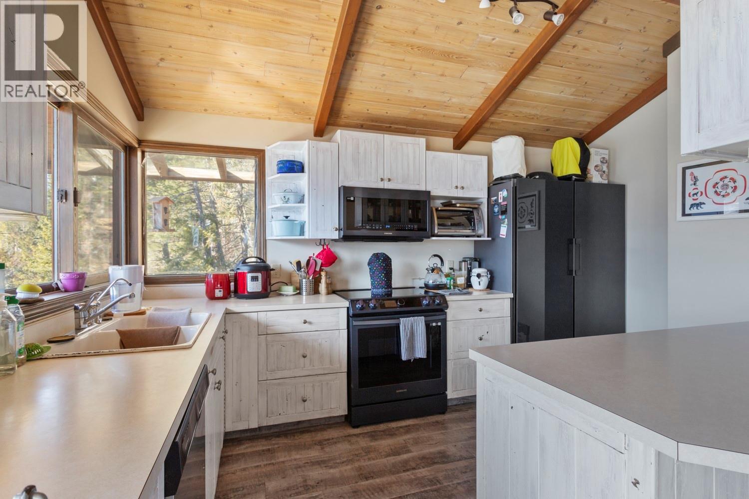 9873 3a Highway, Kuskanook, British Columbia V0B 2C0 - Photo 9 - 10373937