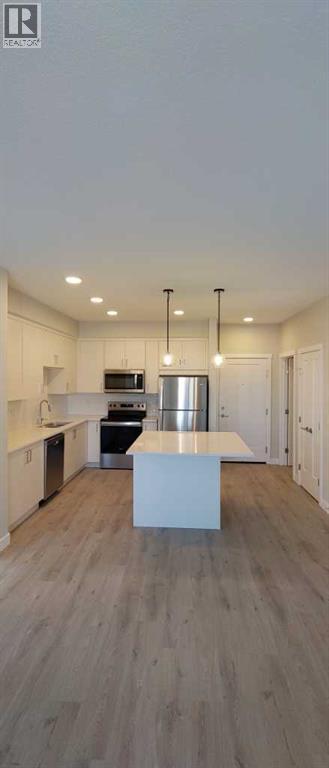 403, 660 Shawnee Square Sw, Calgary, Alberta  T2Y 0X6 - Photo 3 - A2279294