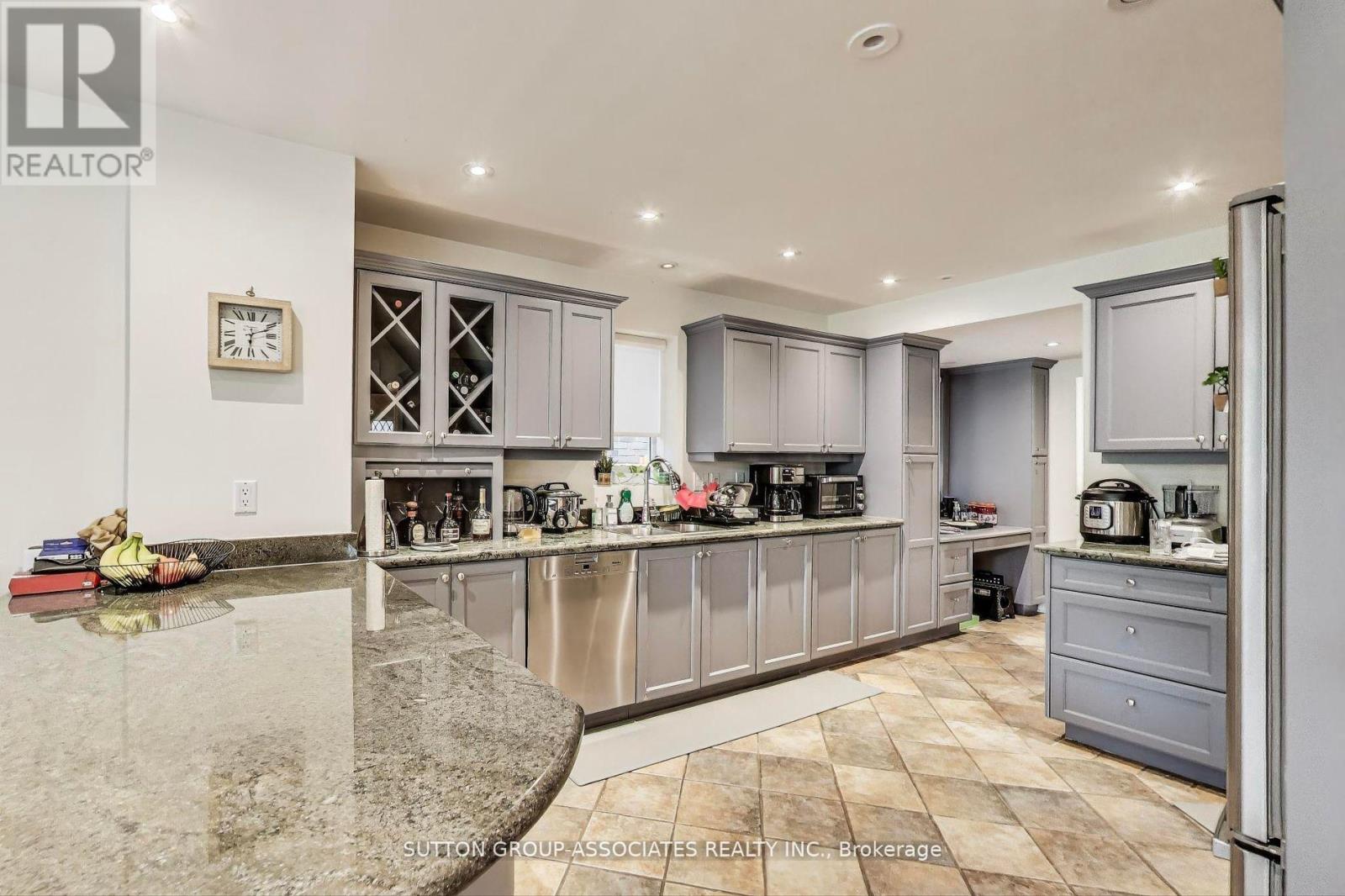 202 Forest Hill Road, Toronto, Ontario  M5P 2N4 - Photo 9 - C12767218