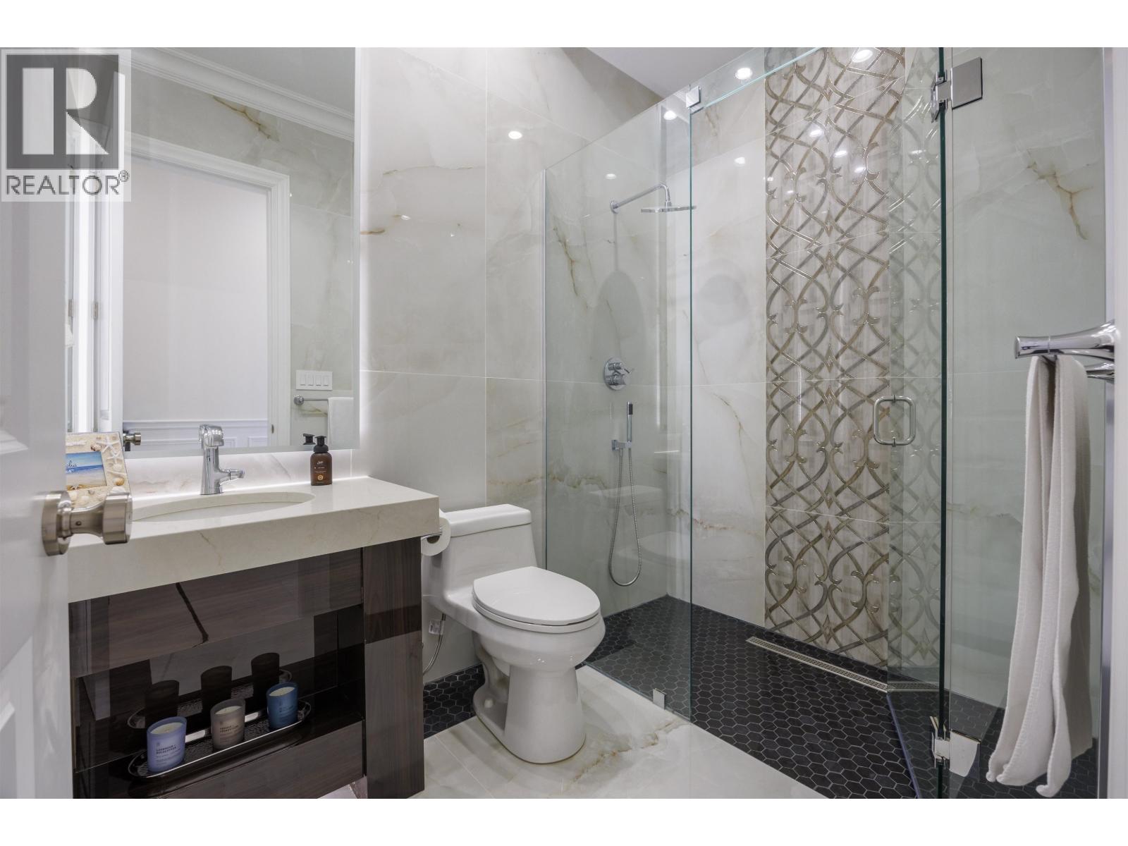 Listing Picture 34 of 35 : 9480 PATTERSON ROAD, Richmond / 烈治文 - 魯藝地產 Yvonne Lu Group - MLS Medallion Club Member