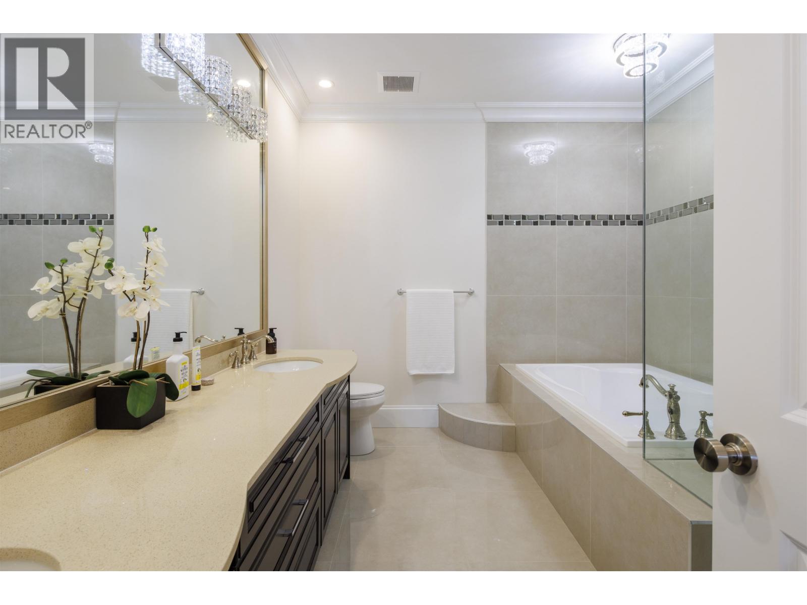 Listing Picture 16 of 35 : 9480 PATTERSON ROAD, Richmond / 烈治文 - 魯藝地產 Yvonne Lu Group - MLS Medallion Club Member