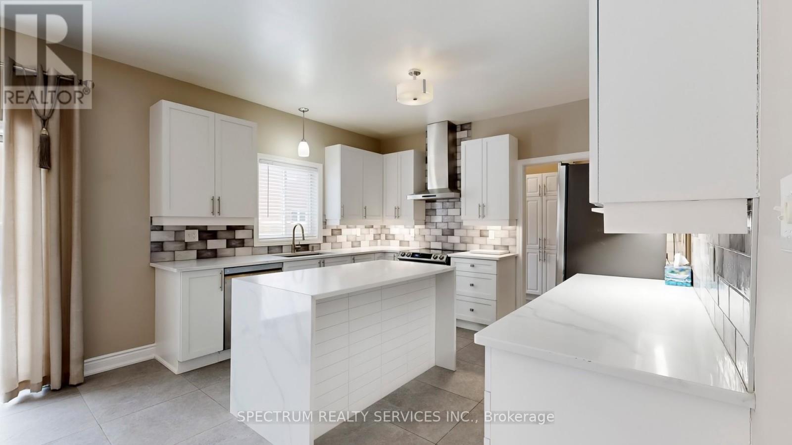 8 Westacott Avenue, Ajax, Ontario  L1T 4H6 - Photo 5 - E12767210