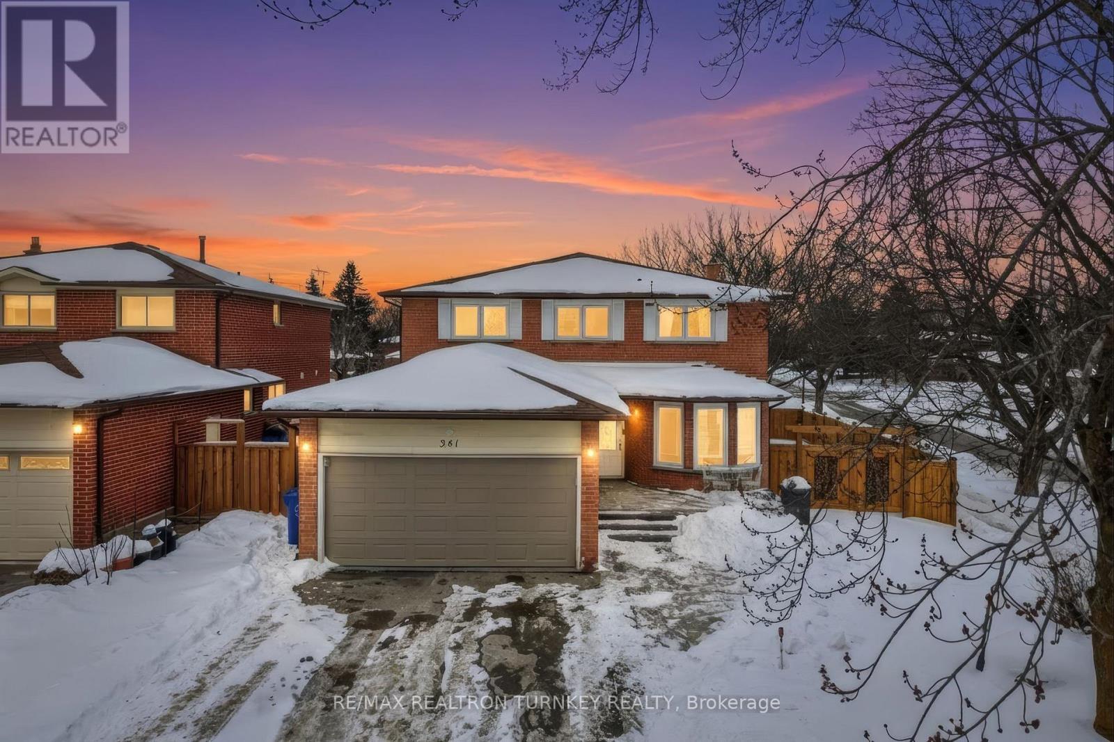 341 BUCKINGHAM ROAD, Newmarket, Ontario