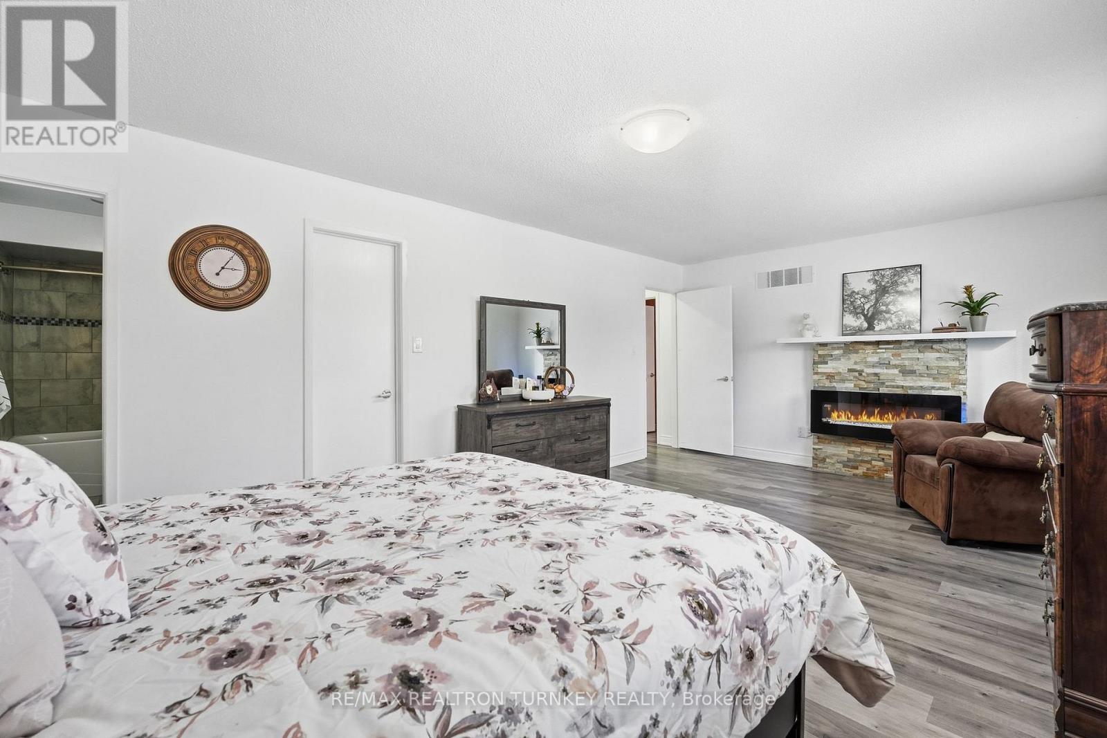 341 Buckingham Road, Newmarket, Ontario  L3Y 6K6 - Photo 24 - N12767214