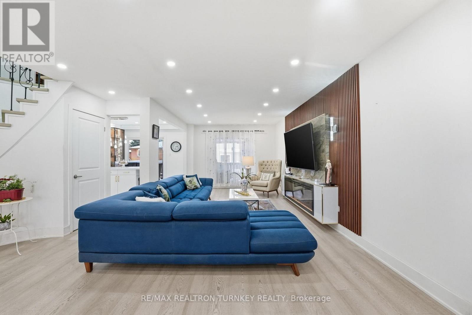 341 Buckingham Road, Newmarket, Ontario  L3Y 6K6 - Photo 8 - N12767214