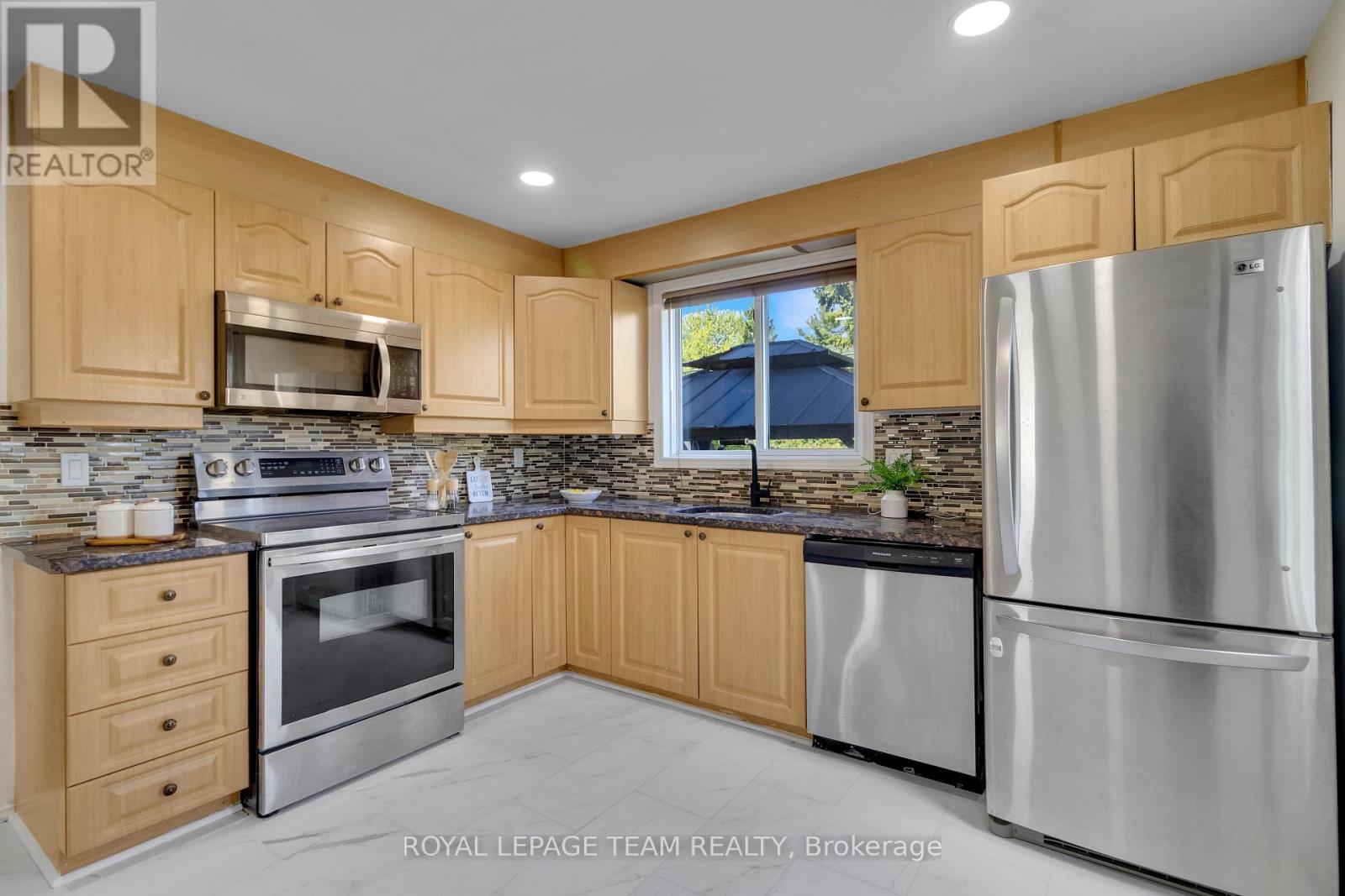 2 Brookhaven Court, Ottawa, Ontario  K2H 9E3 - Photo 13 - X12643008