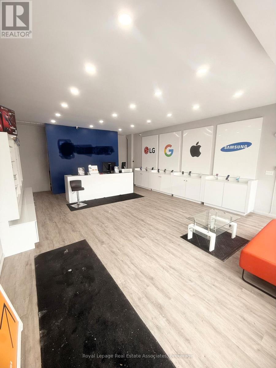 237 Lakeshore Road E, Mississauga, Ontario  L5G 1G8 - Photo 2 - W12767292