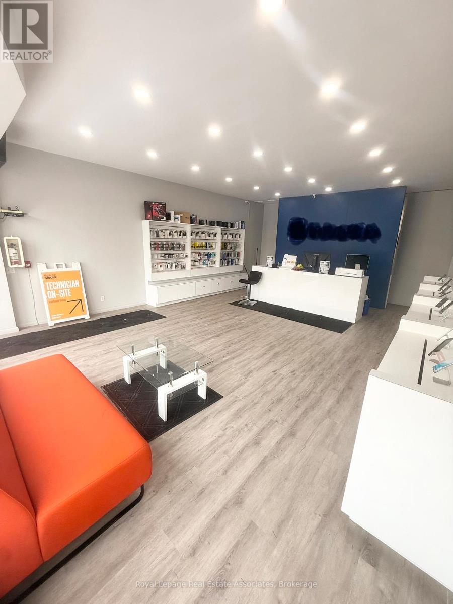 237 Lakeshore Road E, Mississauga, Ontario  L5G 1G8 - Photo 3 - W12767292