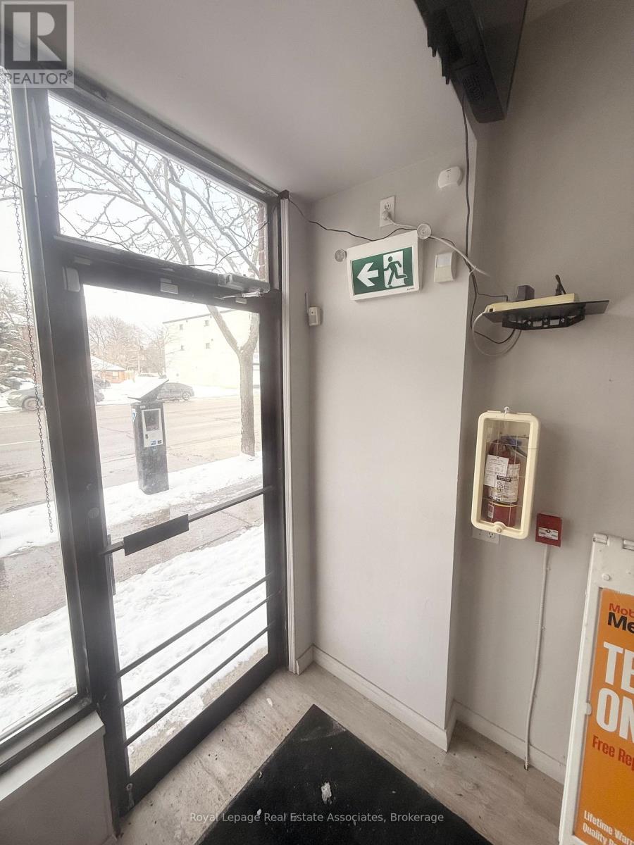 237 Lakeshore Road E, Mississauga, Ontario  L5G 1G8 - Photo 6 - W12767292