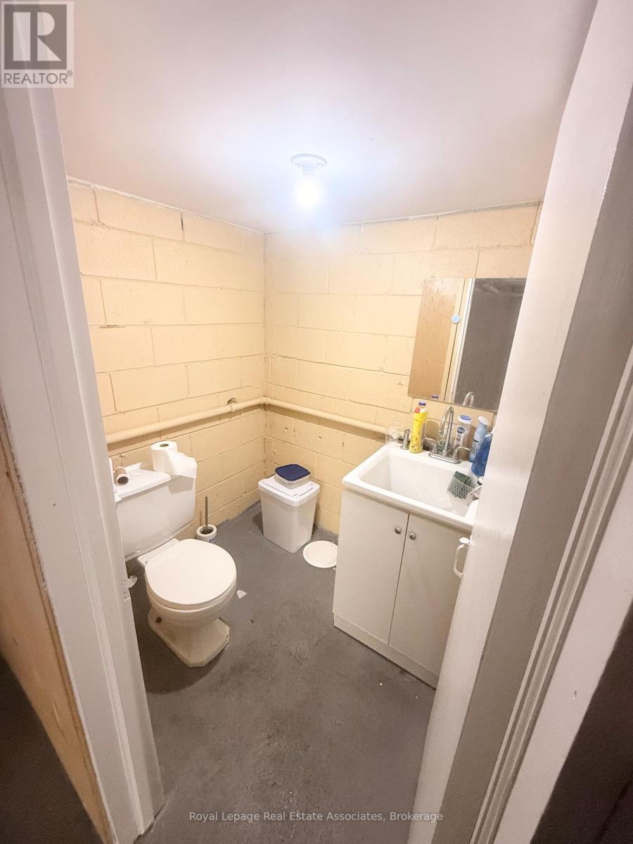 237 Lakeshore Road E, Mississauga, Ontario  L5G 1G8 - Photo 9 - W12767292