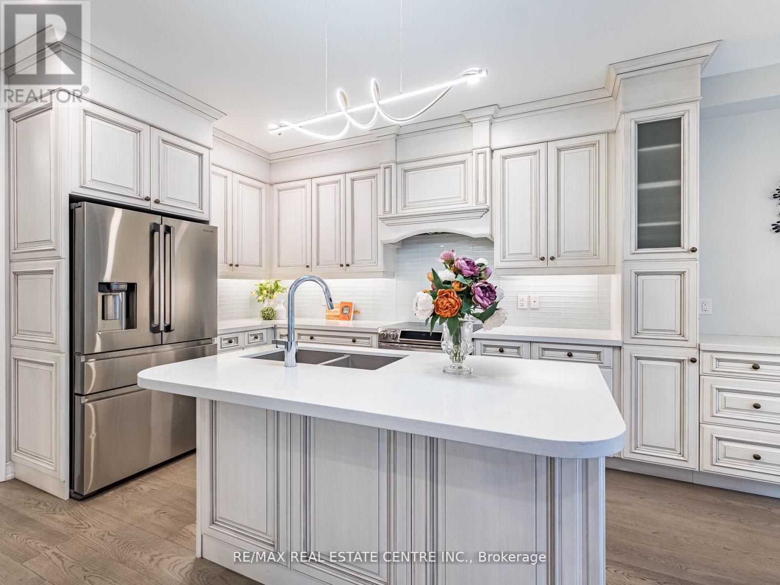 3253 Mintwood Circle, Oakville, Ontario  L6H 7C3 - Photo 11 - W12767296