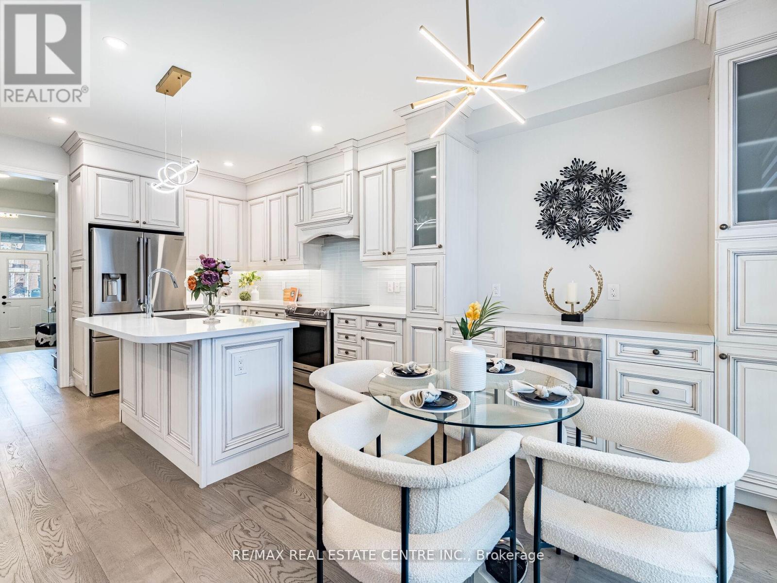 3253 Mintwood Circle, Oakville, Ontario  L6H 7C3 - Photo 17 - W12767296