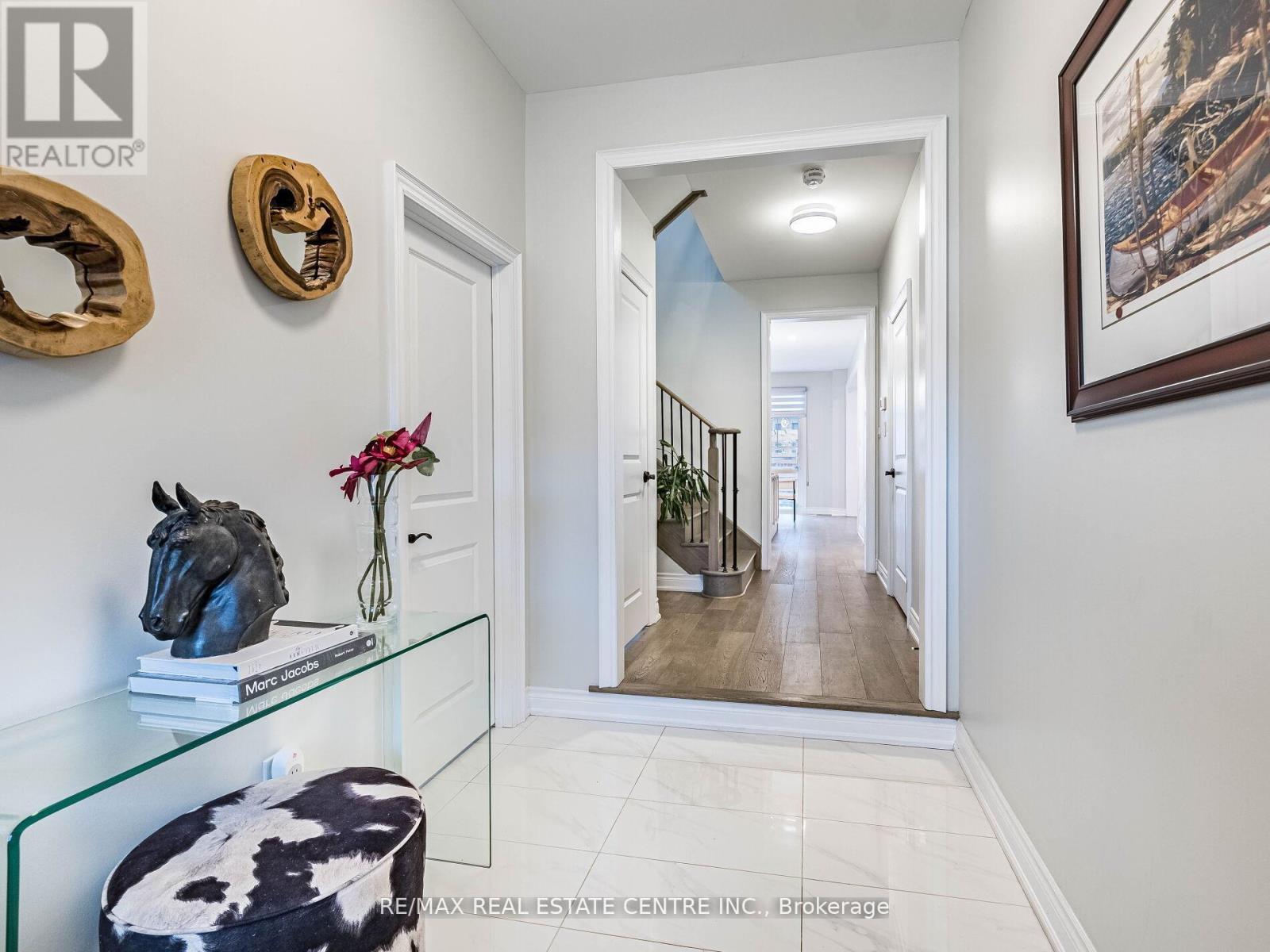 3253 Mintwood Circle, Oakville, Ontario  L6H 7C3 - Photo 3 - W12767296