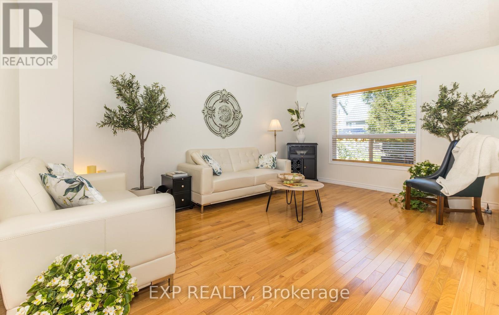 105 Hampson Crescent, Guelph/eramosa, Ontario  N0B 2K0 - Photo 3 - X12767224