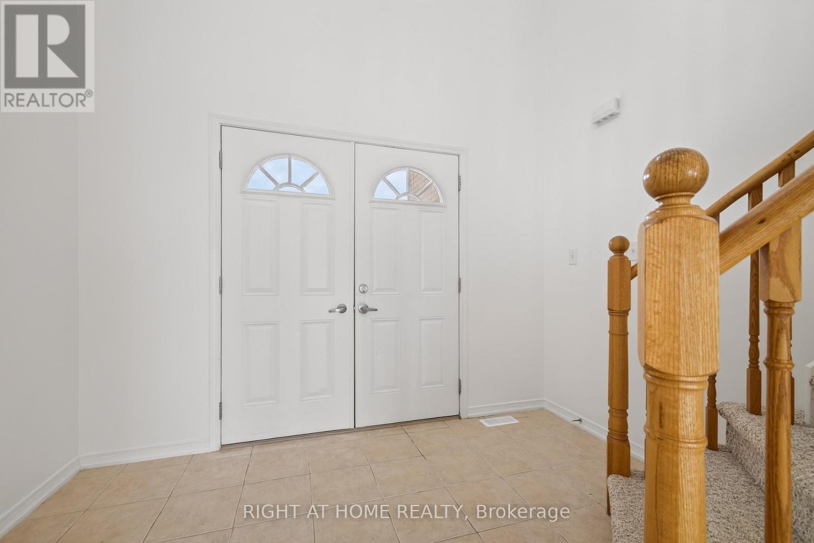 2084 Osbond Road E, Innisfil, Ontario  L9S 0A9 - Photo 2 - N12727620