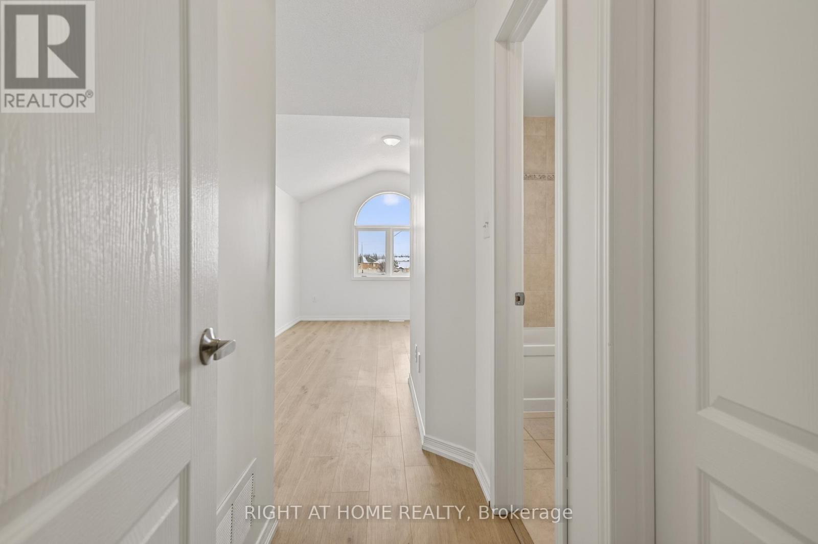 2084 Osbond Road E, Innisfil, Ontario  L9S 0A9 - Photo 14 - N12727620