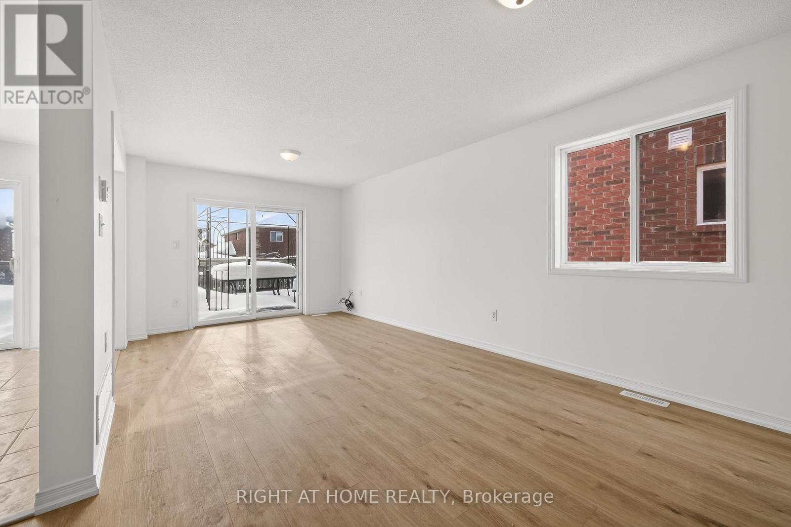 2084 Osbond Road E, Innisfil, Ontario  L9S 0A9 - Photo 6 - N12727620