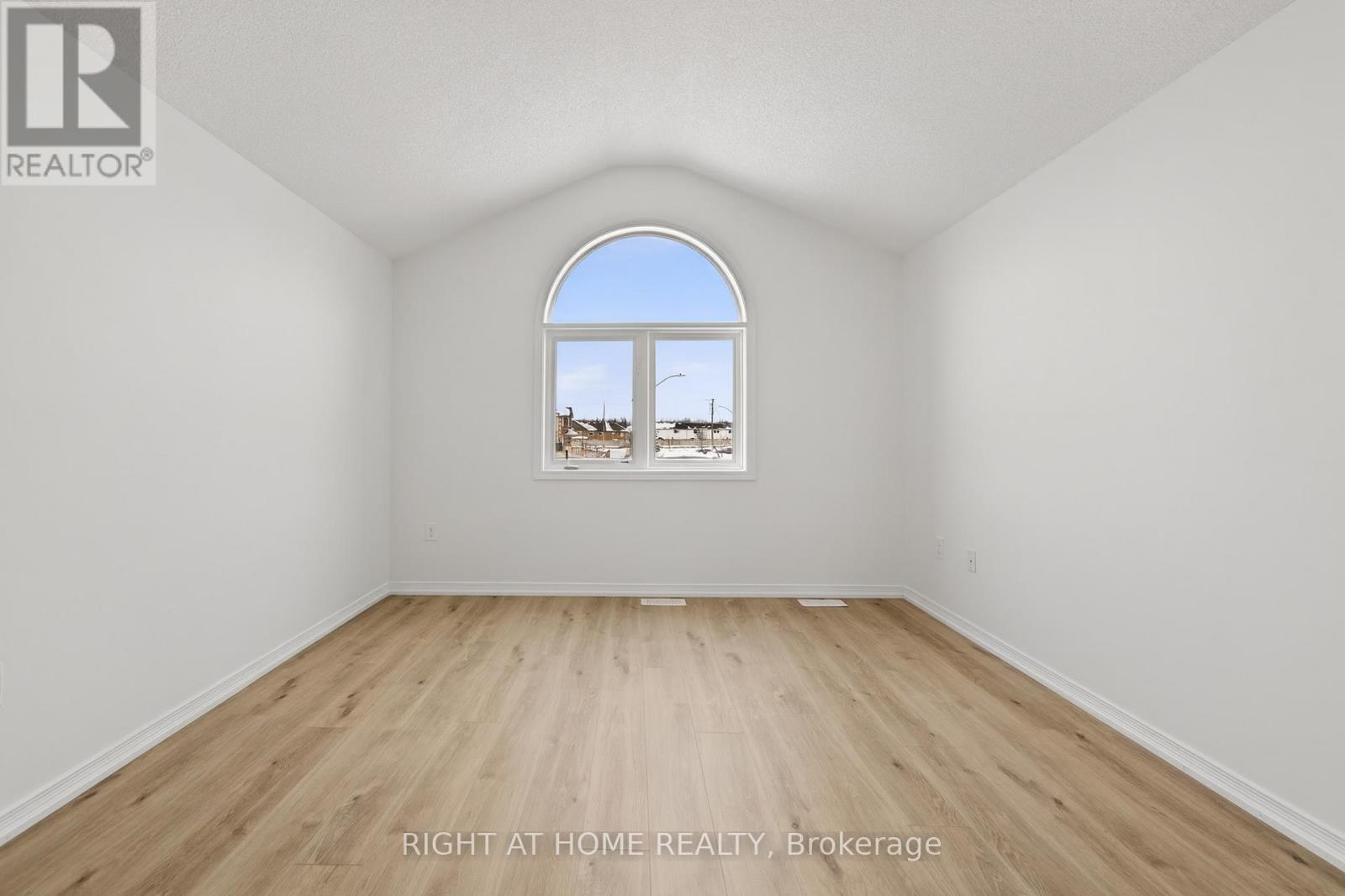 2084 Osbond Road E, Innisfil, Ontario  L9S 0A9 - Photo 15 - N12727620