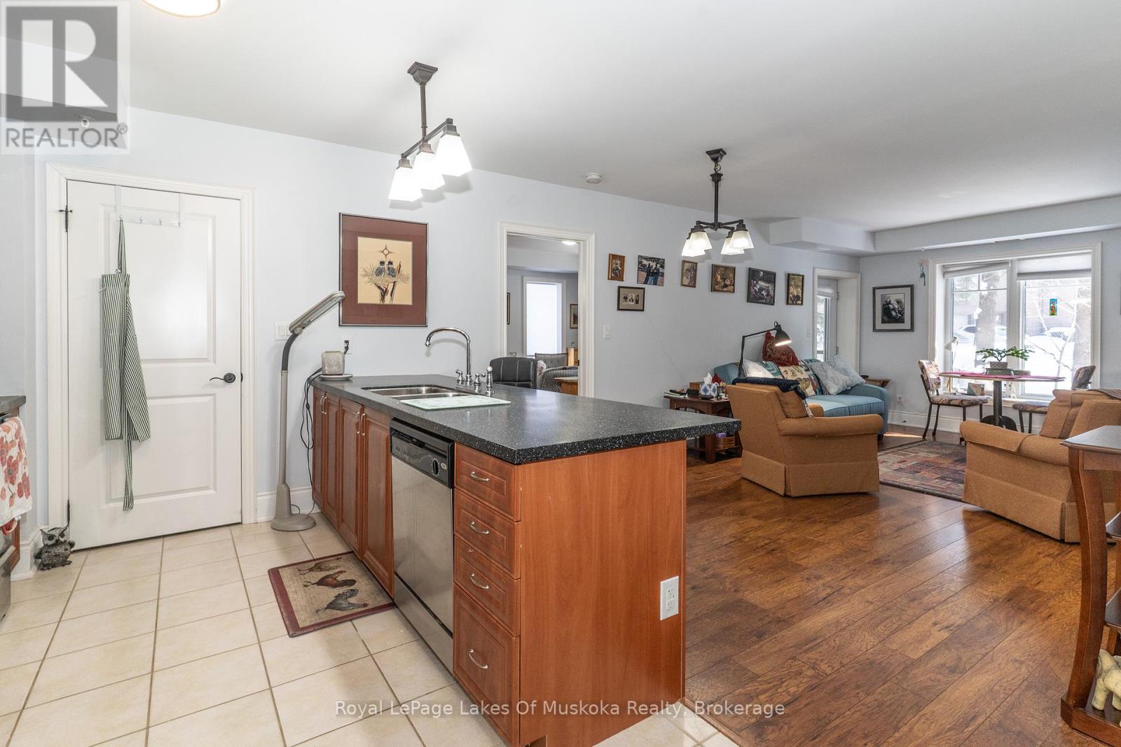 202b - 391 Manitoba Street, Bracebridge, Ontario  P1L 0B5 - Photo 2 - X12767442