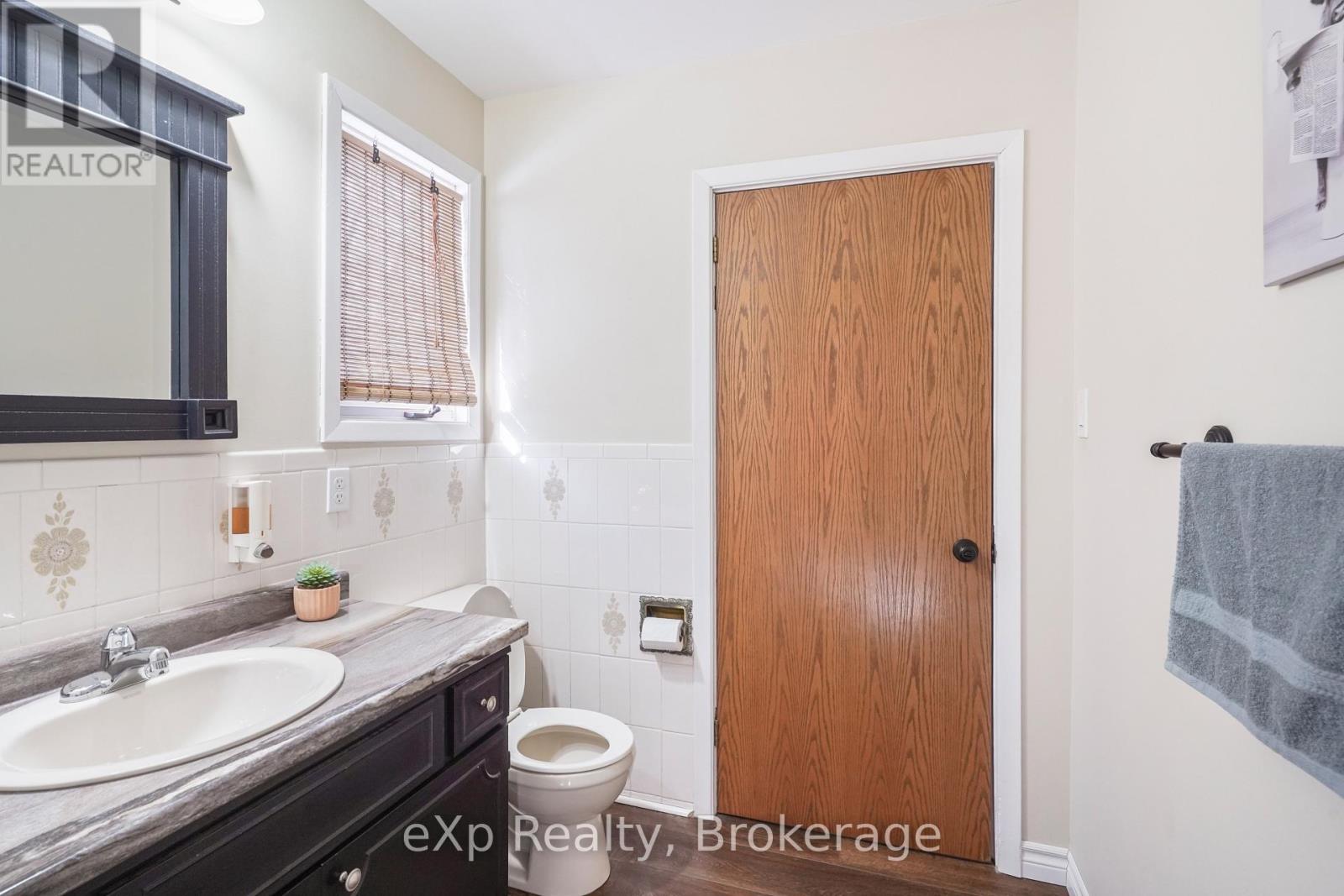 78 Victoria Avenue E, South Huron, Ontario  N0M 1M0 - Photo 24 - X12767452