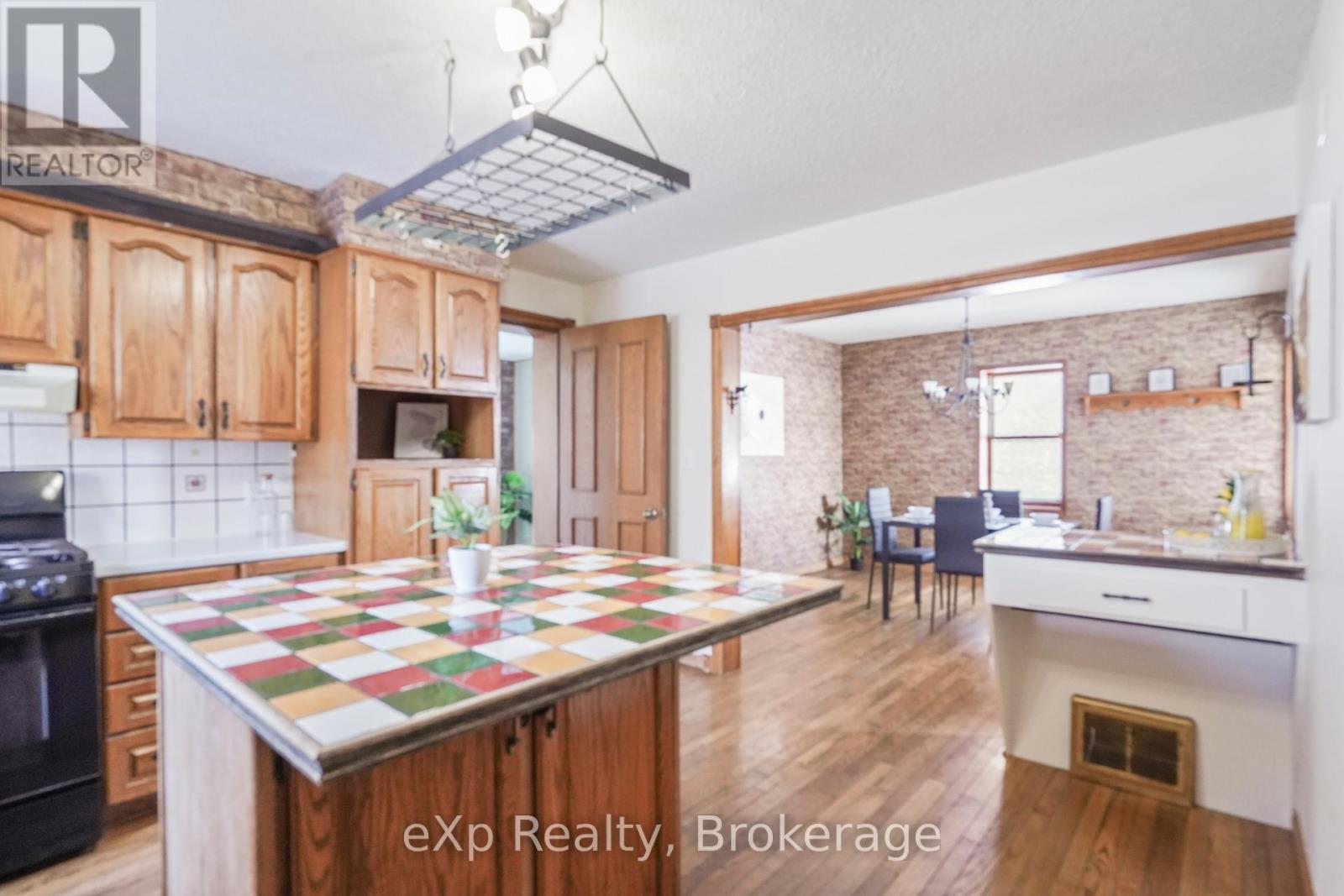 78 Victoria Avenue E, South Huron, Ontario  N0M 1M0 - Photo 6 - X12767452