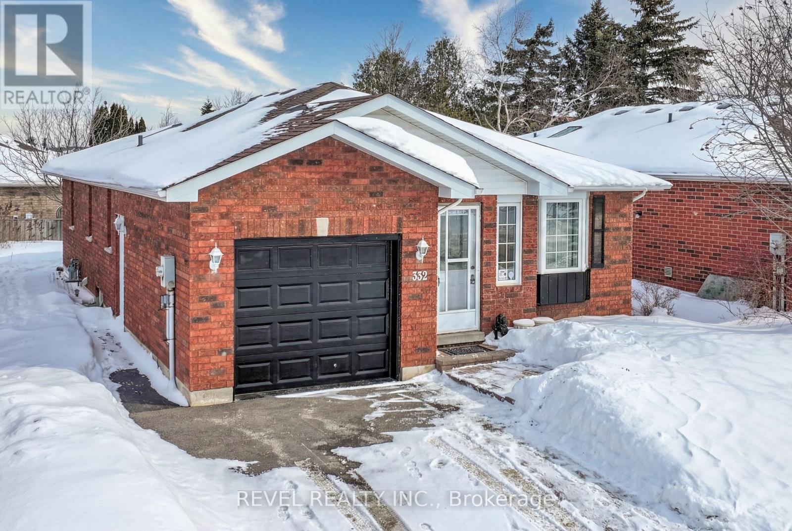 332 Mary Street W, Kawartha Lakes (Lindsay), Ontario  K9V 5X5 - Photo 2 - X12767396