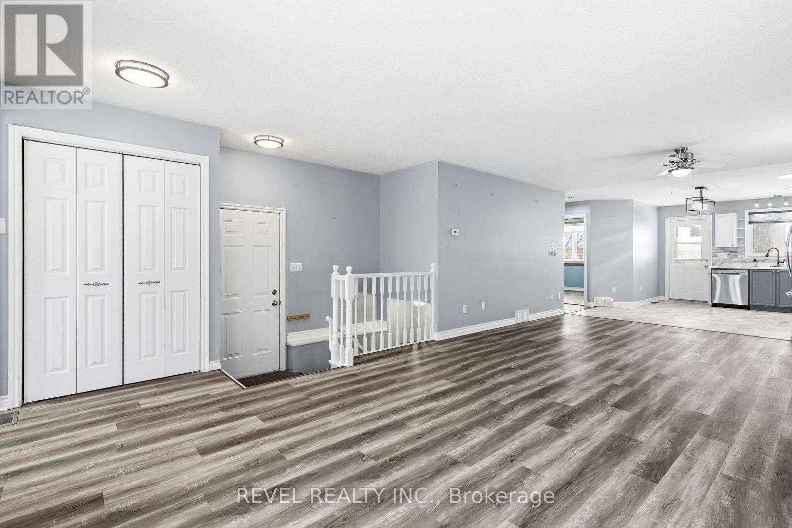 332 Mary Street W, Kawartha Lakes (Lindsay), Ontario  K9V 5X5 - Photo 6 - X12767396