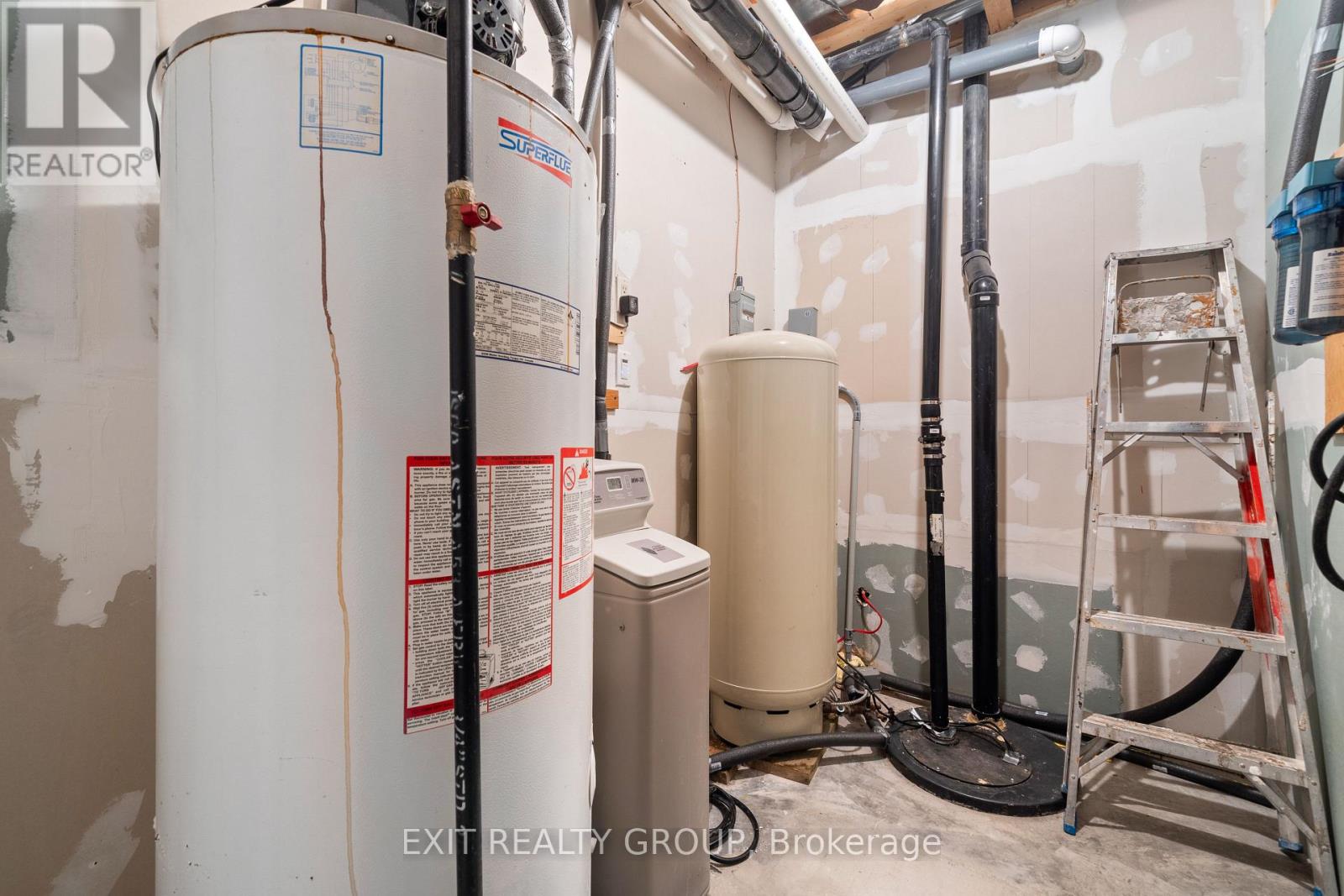 19281 Loyalist Parkway, Prince Edward County (Hillier Ward), Ontario  K0K 1T0 - Photo 35 - X12767402