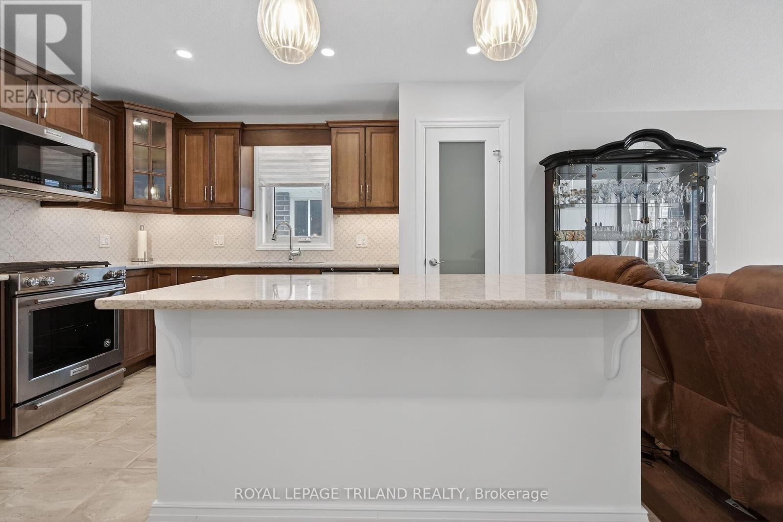 64 Ambrosia Path, St. Thomas, Ontario  N5R 0L4 - Photo 4 - X12767320