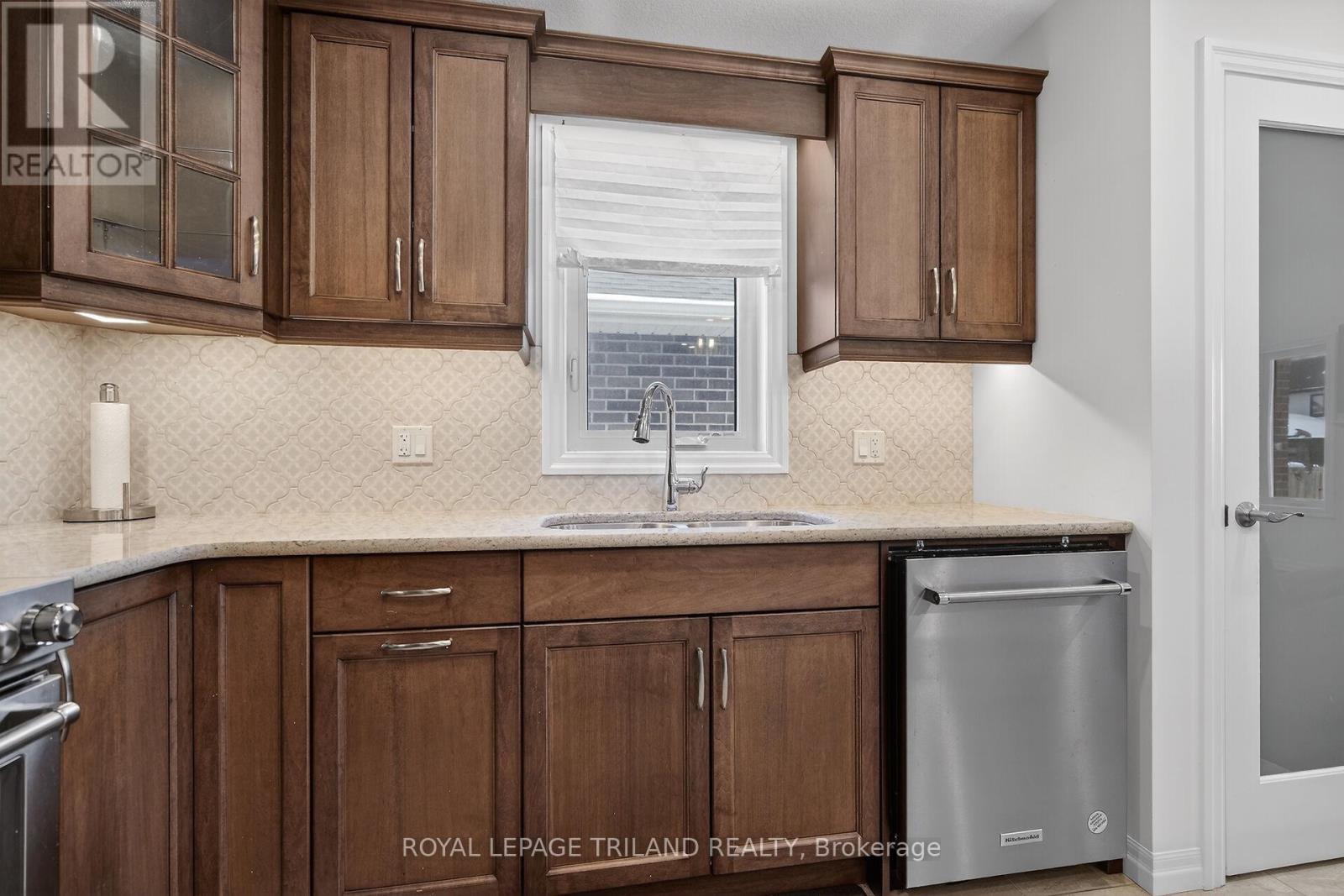 64 Ambrosia Path, St. Thomas, Ontario  N5R 0L4 - Photo 6 - X12767320