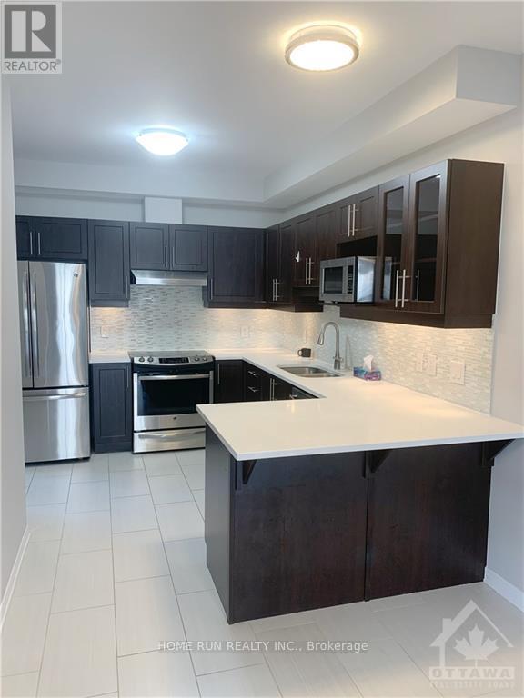 488 Dundonald Drive, Ottawa, Ontario  K2S 5S7 - Photo 3 - X12767488