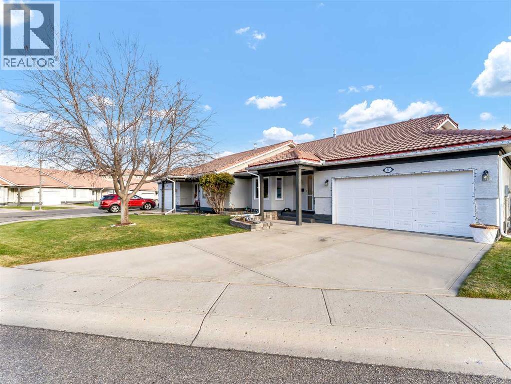 81 Park Meadows Lane Se, Medicine Hat, Alberta  T1B 4E3 - Photo 2 - A2272512