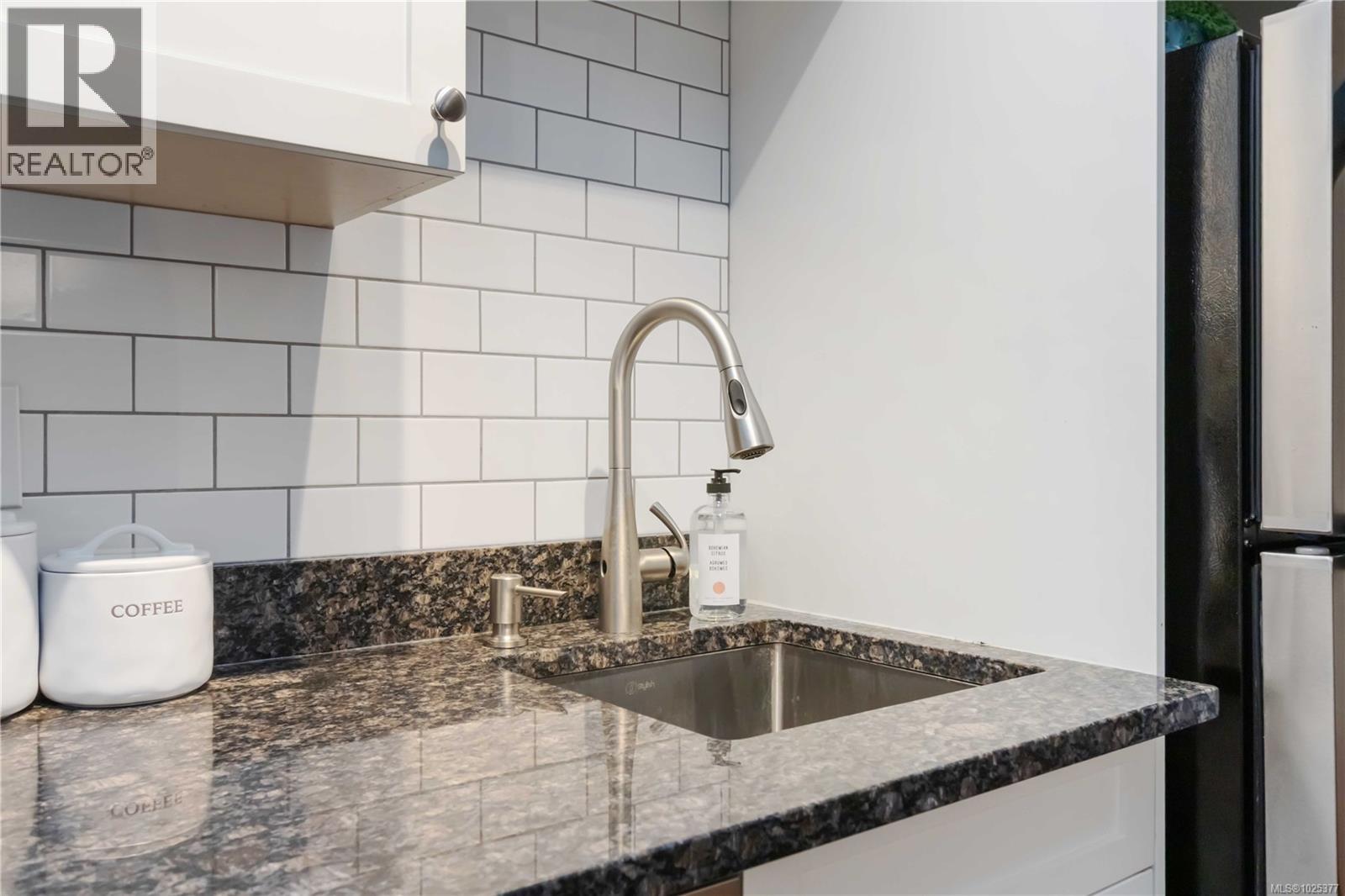 101 2710 Grosvenor Rd, Victoria, British Columbia  V8T 3M9 - Photo 7 - 1025377