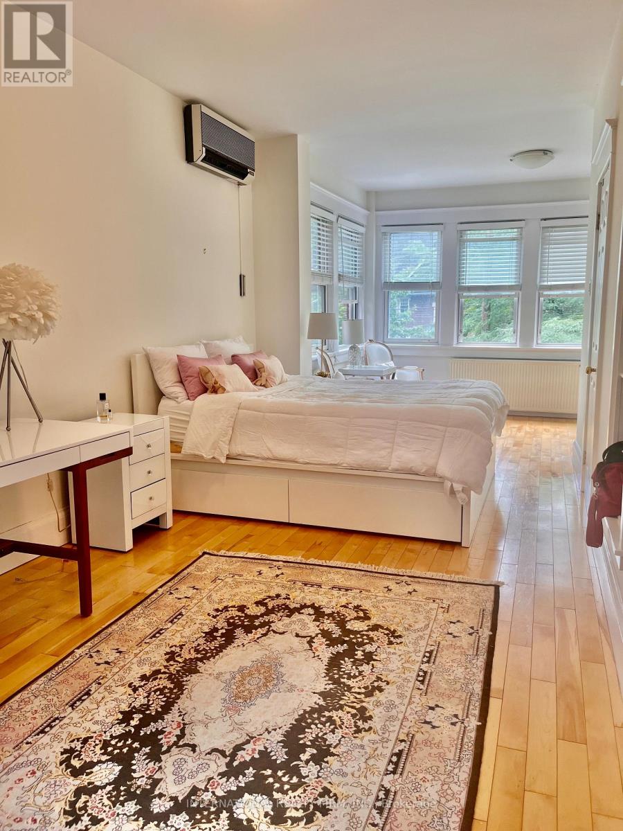 Upper - 220 Rose Park Drive, Toronto, Ontario  M4T 1R5 - Photo 12 - C12767404