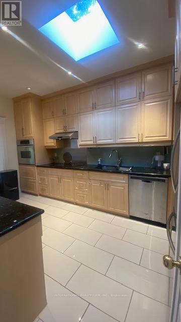 Upper - 220 Rose Park Drive, Toronto, Ontario  M4T 1R5 - Photo 7 - C12767404