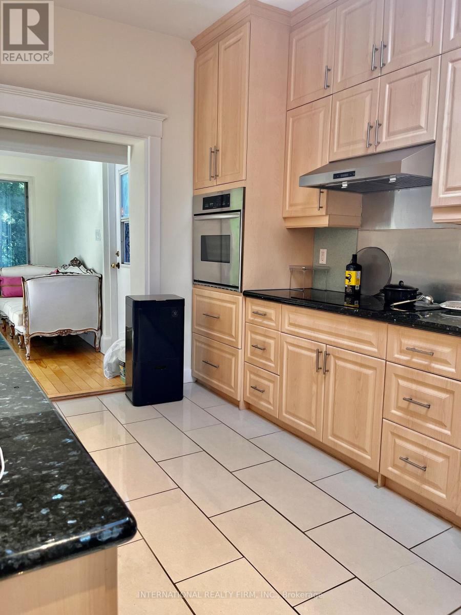 Upper - 220 Rose Park Drive, Toronto, Ontario  M4T 1R5 - Photo 9 - C12767404