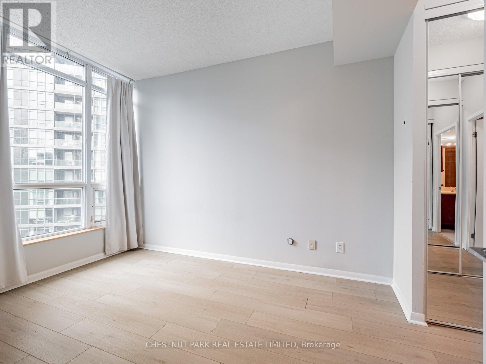 722 - 219 Fort York Boulevard, Toronto, Ontario  M5V 1B1 - Photo 2 - C12767428