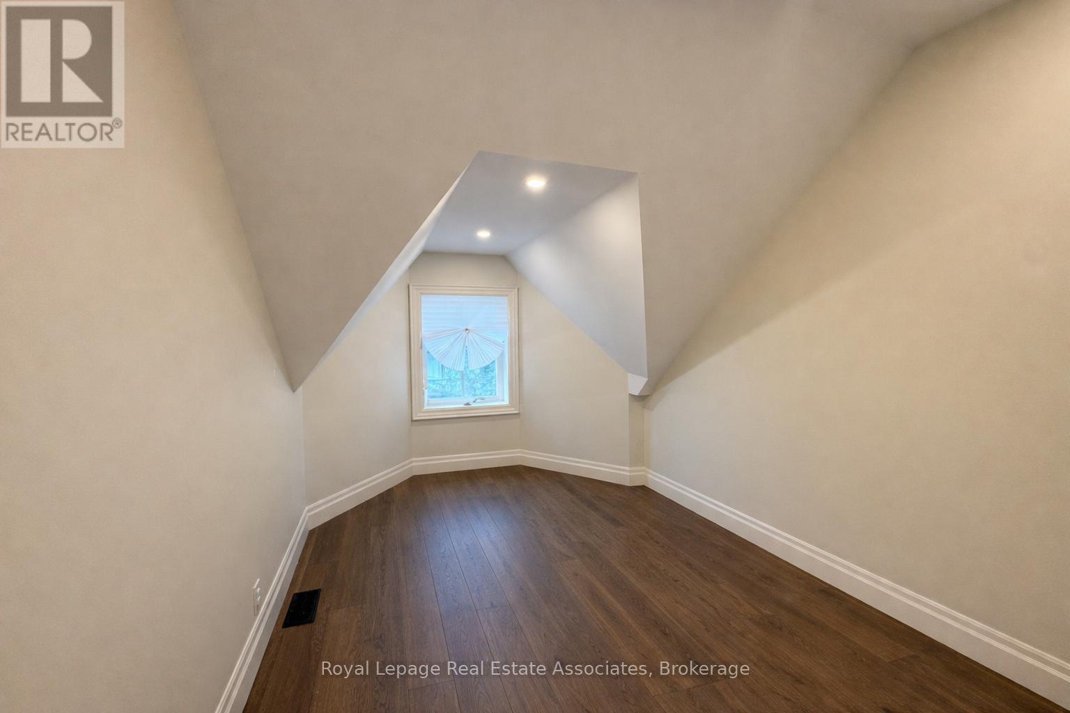 Third Floor - 56 Stewart Street, Toronto, Ontario  M5V 1H6 - Photo 3 - C12767438