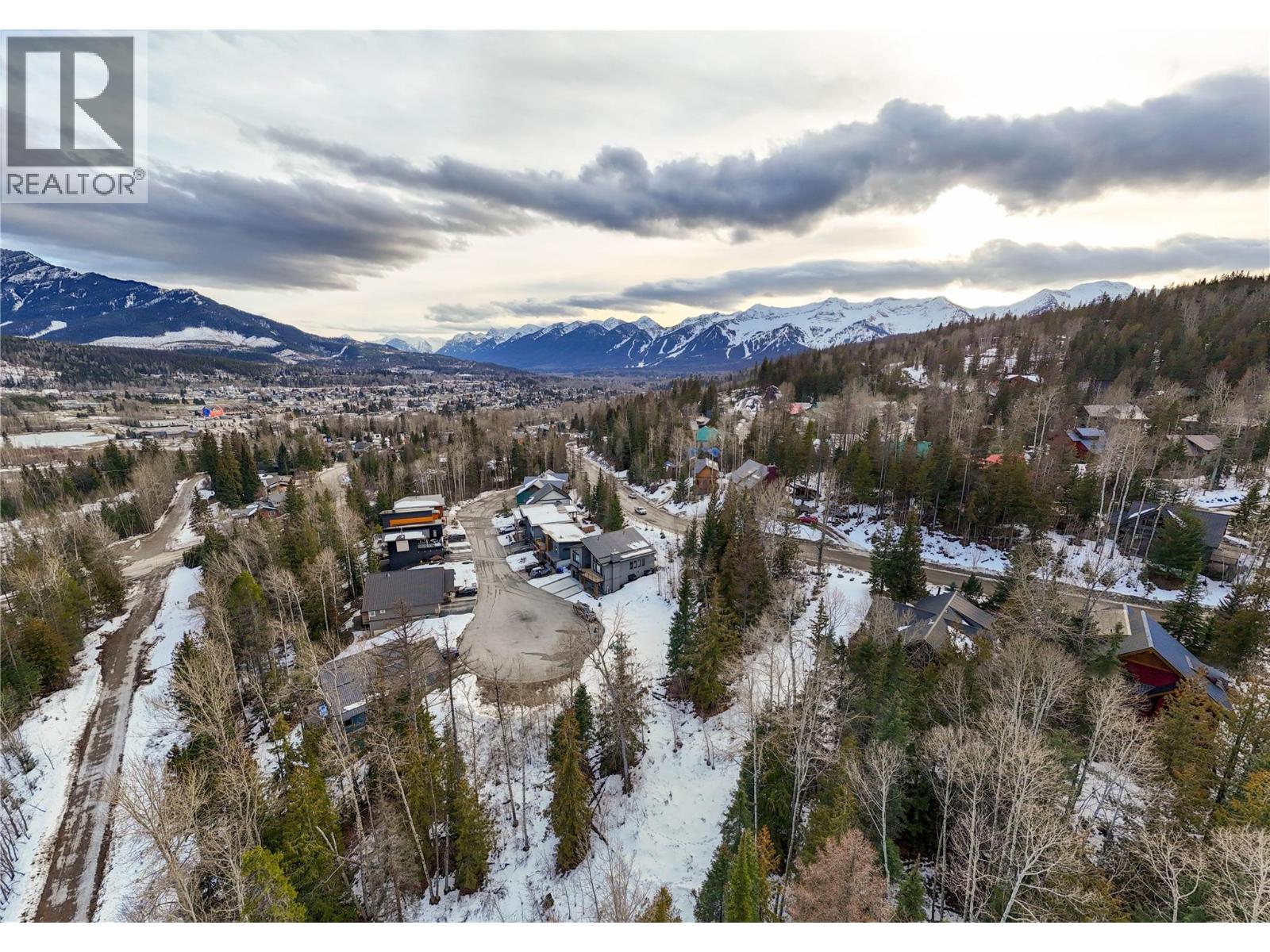 8 Alpine Trail Place, Fernie, British Columbia  V0B 1M5 - Photo 2 - 10375065