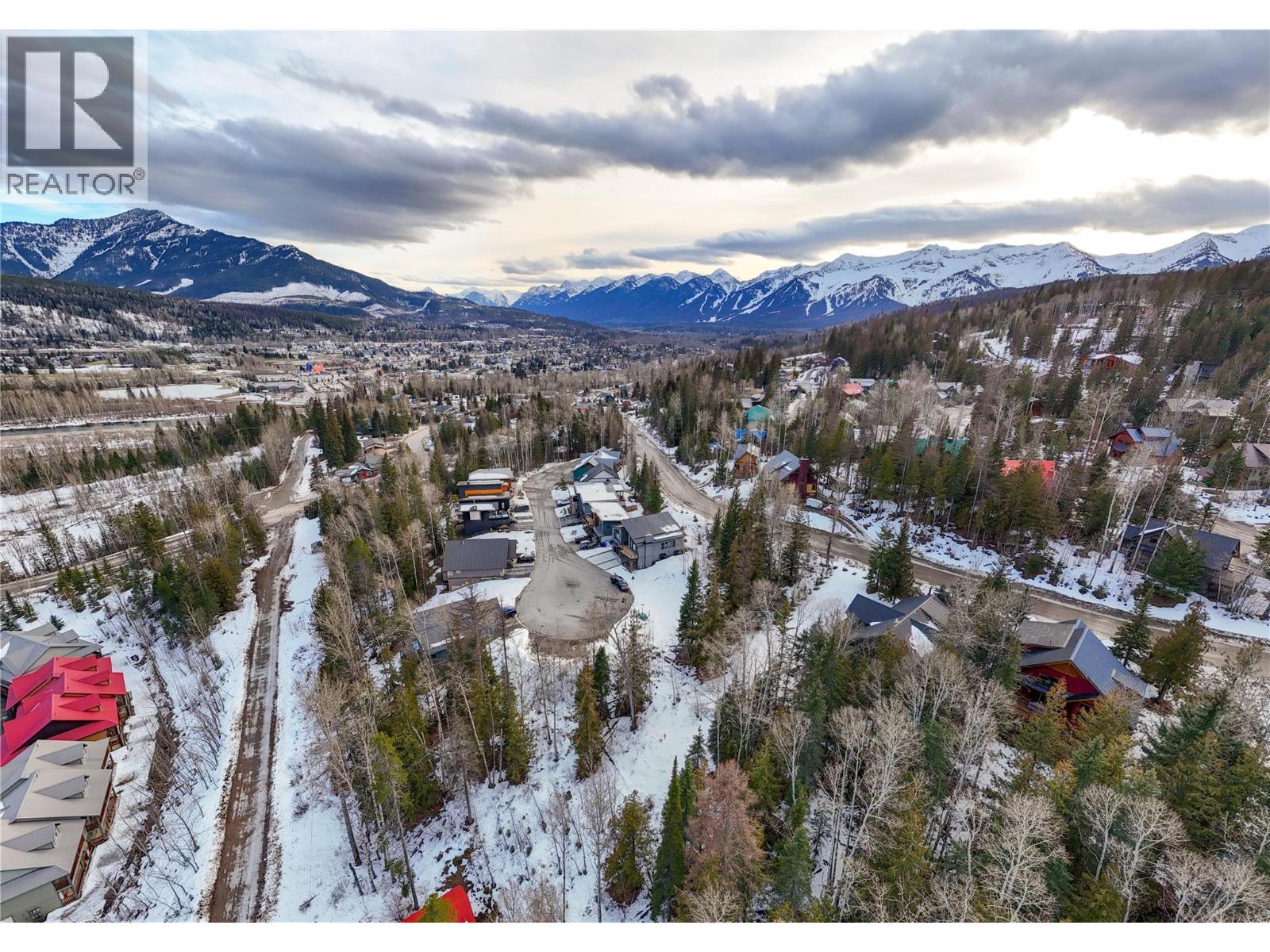 8 Alpine Trail Place, Fernie, British Columbia  V0B 1M5 - Photo 7 - 10375065