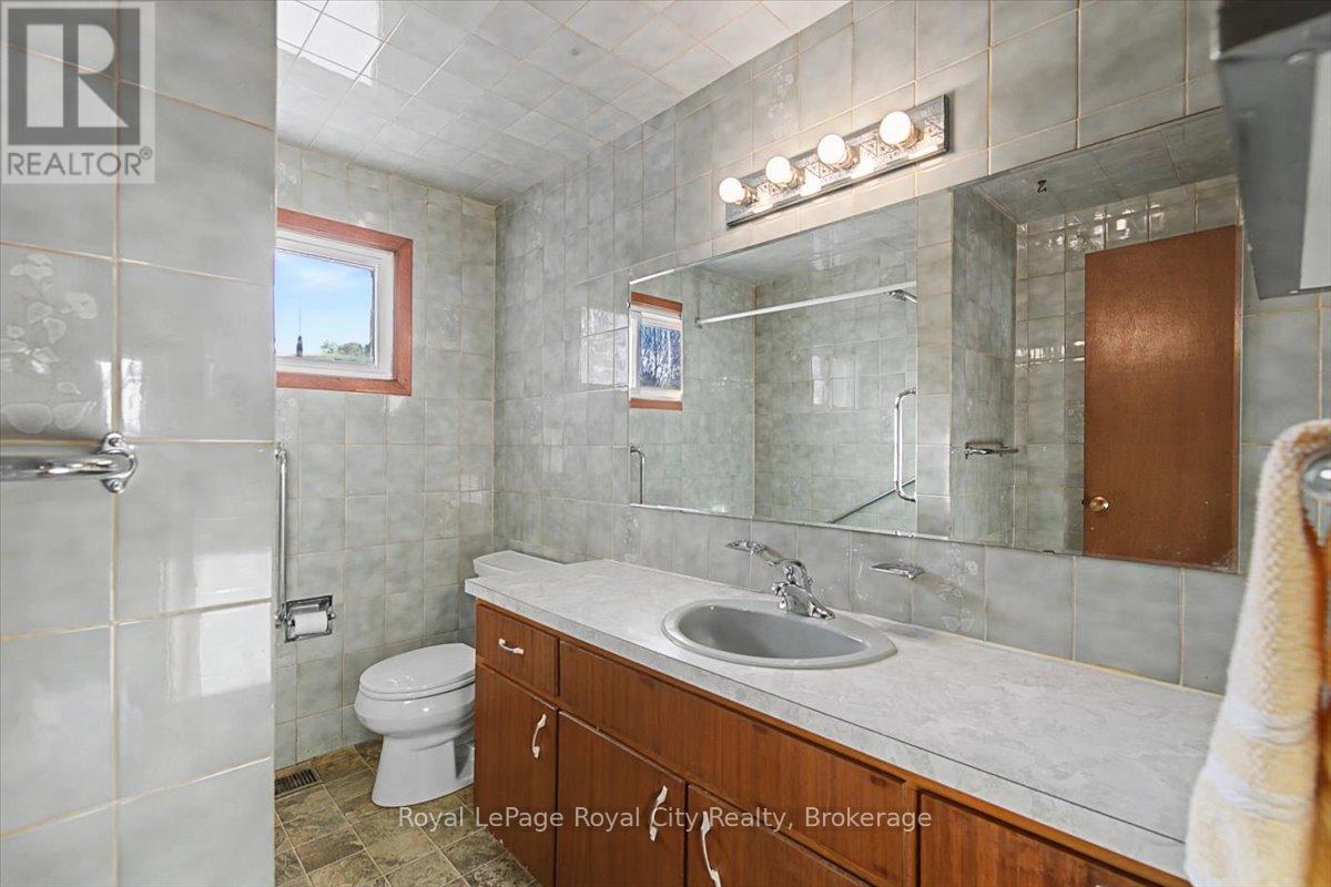 15 Inverness Drive, Guelph (Riverside Park), Ontario  N1E 3L7 - Photo 18 - X12747460