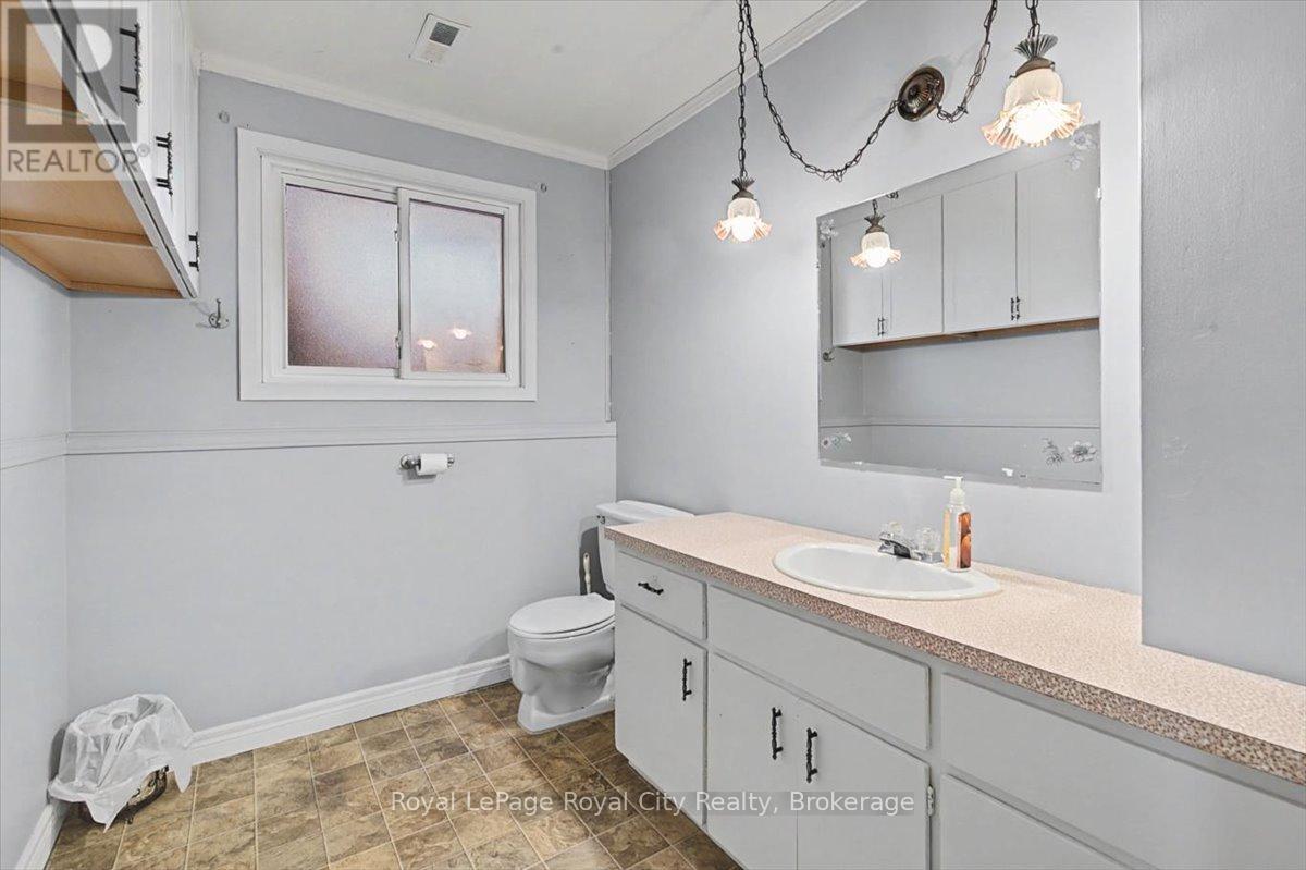 15 Inverness Drive, Guelph (Riverside Park), Ontario  N1E 3L7 - Photo 23 - X12747460