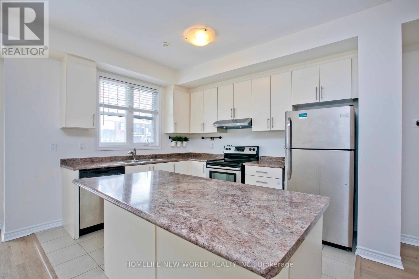 15 Wimshaw Lane, Whitchurch-Stouffville, Ontario  L4A 1Y2 - Photo 5 - N12767334